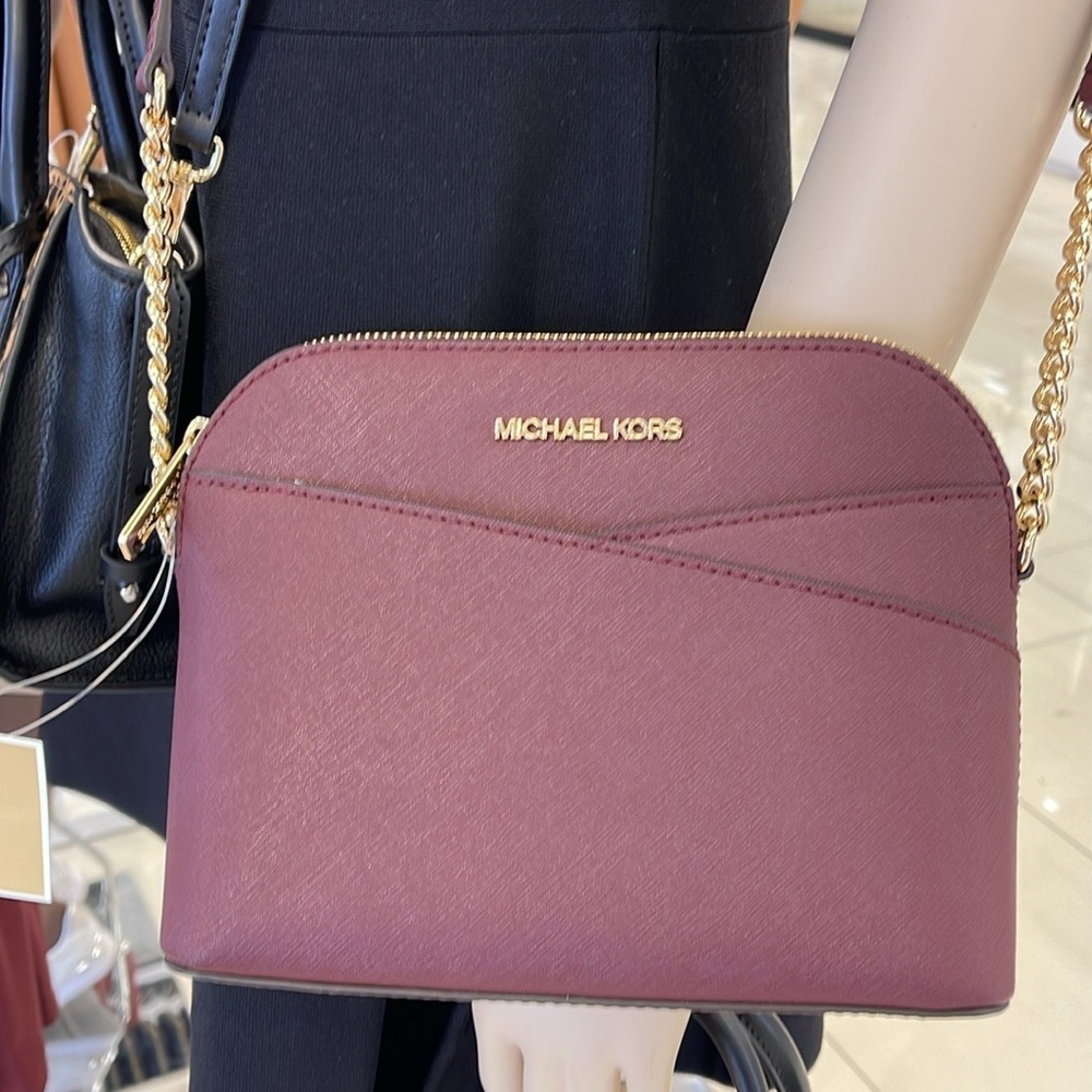 MICHAEL KORS
Jet Set Travel Medium Dome Crossbody Bag
Oxblood
NWT - Picture 14 of 16